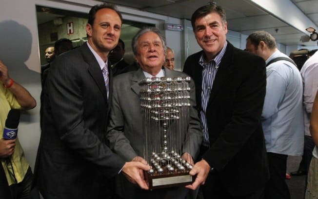 Ceni, Juvenal e Zetti com a Taça das Bolinhas