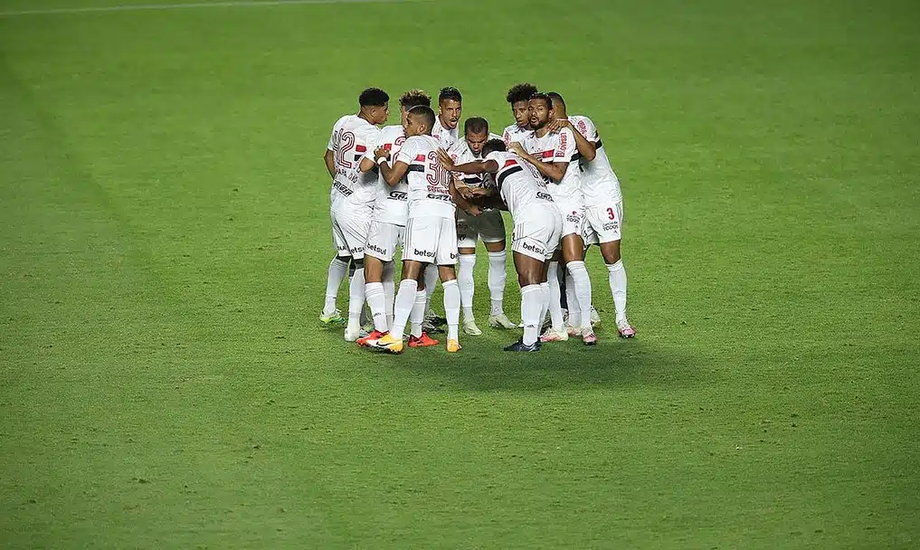 O São Paulo enfrenta o Lanús pela Copa Sul-Americana