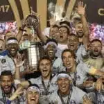 jogadores do gremio comemoram o titulo da libertadores de 2017 1512008903109 615x300 | Arquibancada Tricolor