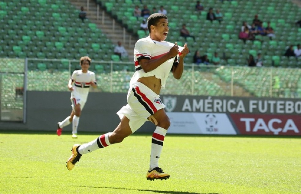 Cruzeiro estuda rescisão com ex-São Paulo