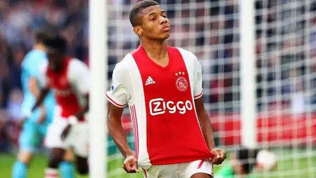 Lyon demonstra interesse e Ajax vê com bom olhos negociar David Neres
