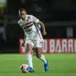 Bruno Alves aproveita a chance e coloca dúvida na cabeça de Crespo