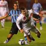 Dagoberto contra o Grêmio em 2008