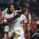 Daniel Alves é um dos desfalques do São Paulo contra a LDU em jogo da Libertadores
