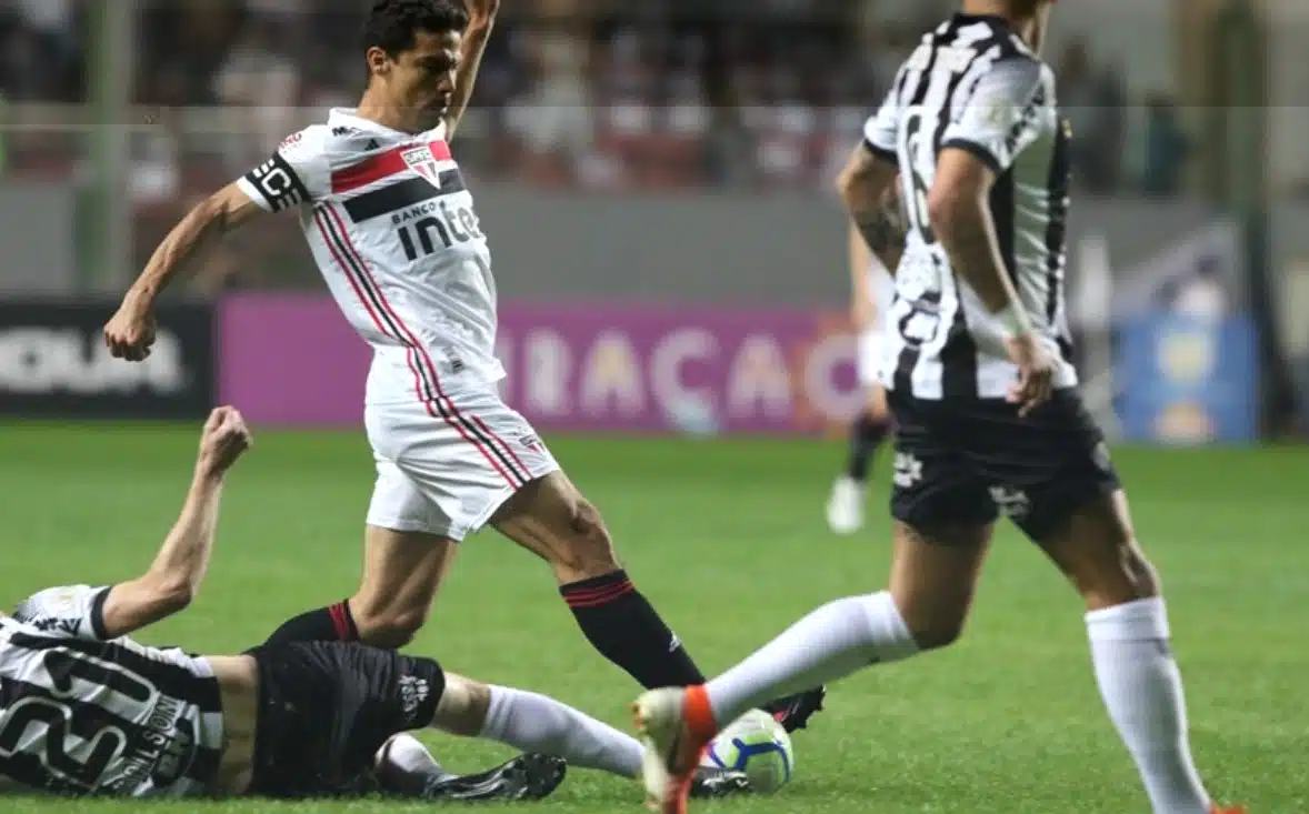 São Paulo e Atlético Mineiro se enfrentam hoje no Mineirão