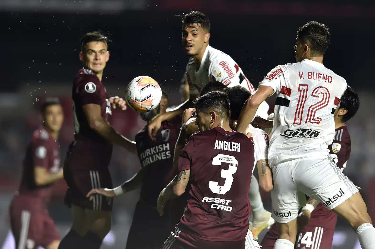 São Paulo e River Plate empatam em 2x2 pela Libertadores no Morumbi