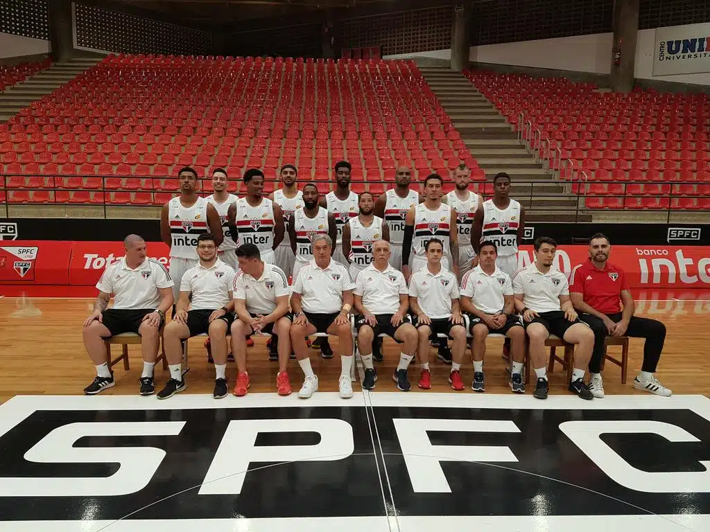 A equipe de basquete do São Paulo faz a sua estreia no Campeonato Paulista contra o Pinheiros