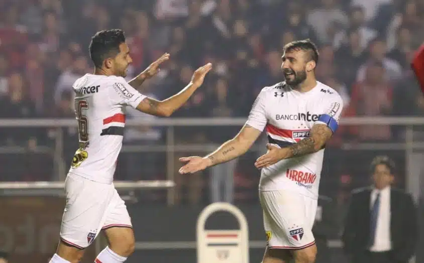 São Paulo e Atlético Goianiense empatarem em 2x2 no Morumbi em 2017