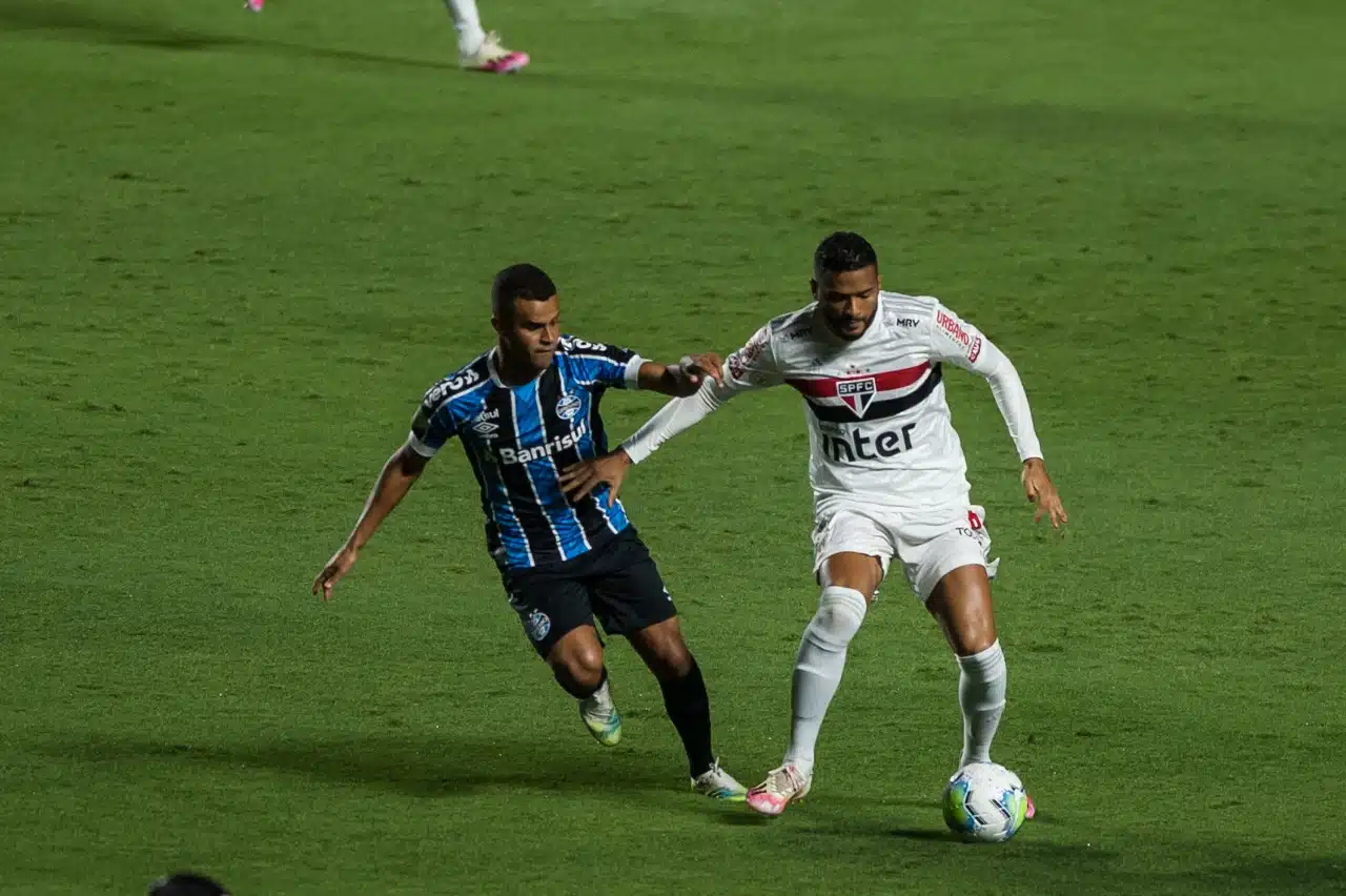 O São Paulo enfrenta o Flamengo no Brasileirão