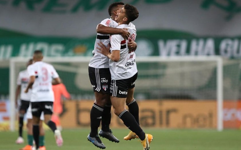Vitor Bueno marcou um dos dois gols do SPFC contra o Palmeiras no Allianz Parque
