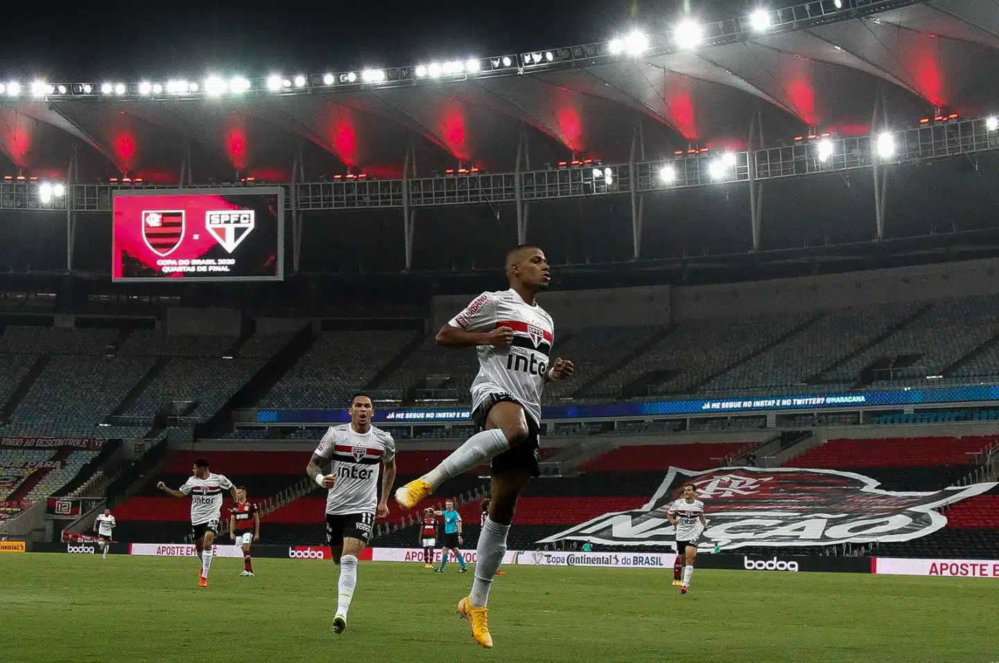 Brenner marcou os dois gols da vitória são-paulina no Maracanã sobre o Flamengo