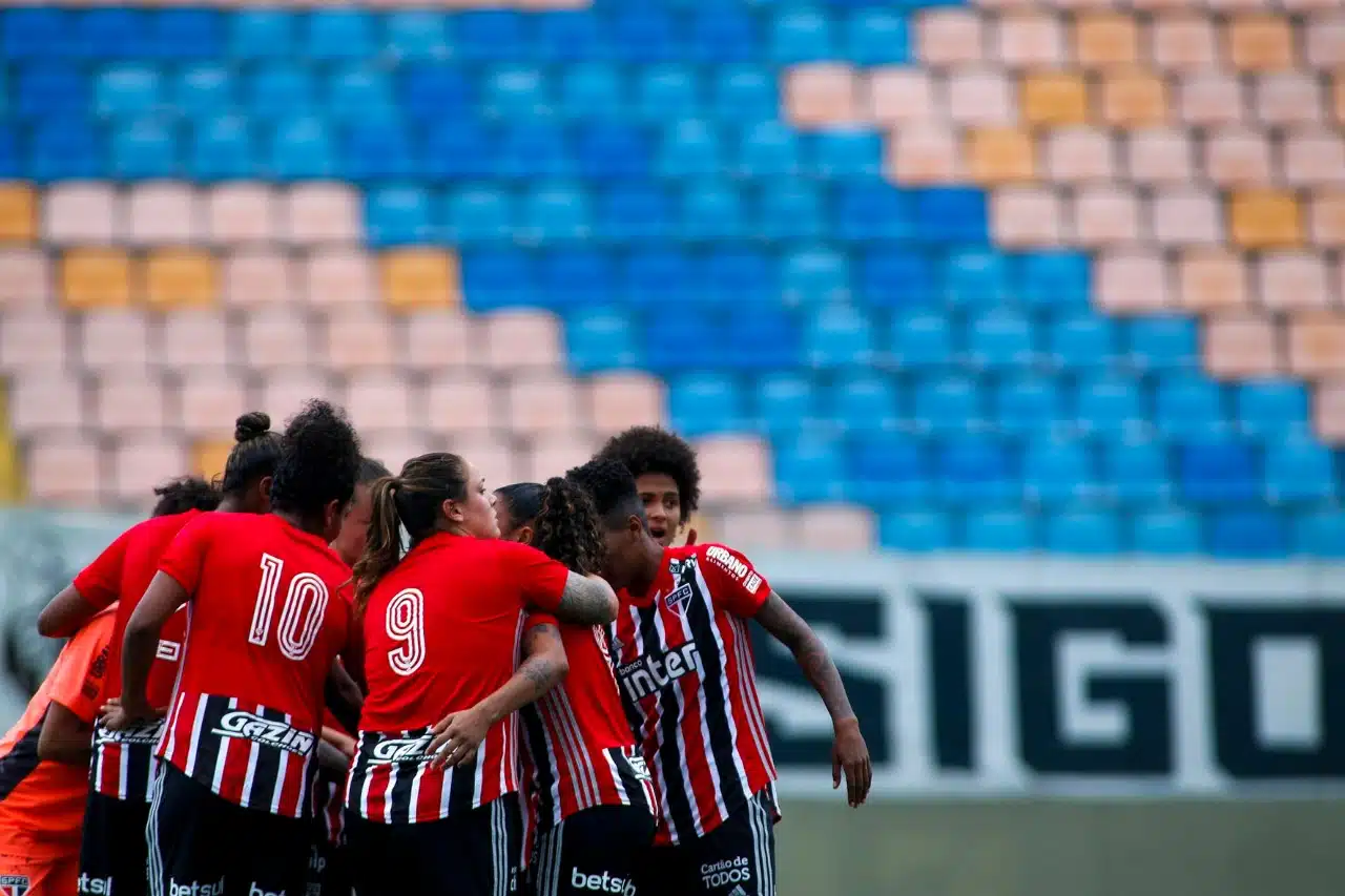 O São Paulo venceu o Santos e se classificou para as semifinais do Brasileirão Feminino