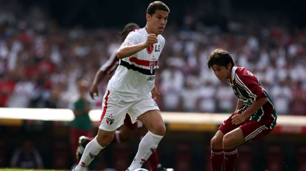 Hernanes contra o Fluminense em 2008