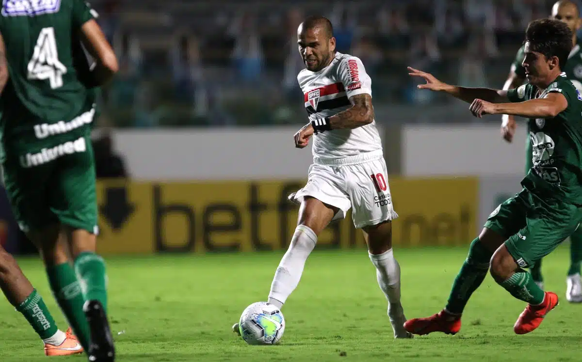 O São Paulo venceu o Goiás no Brasileirão
