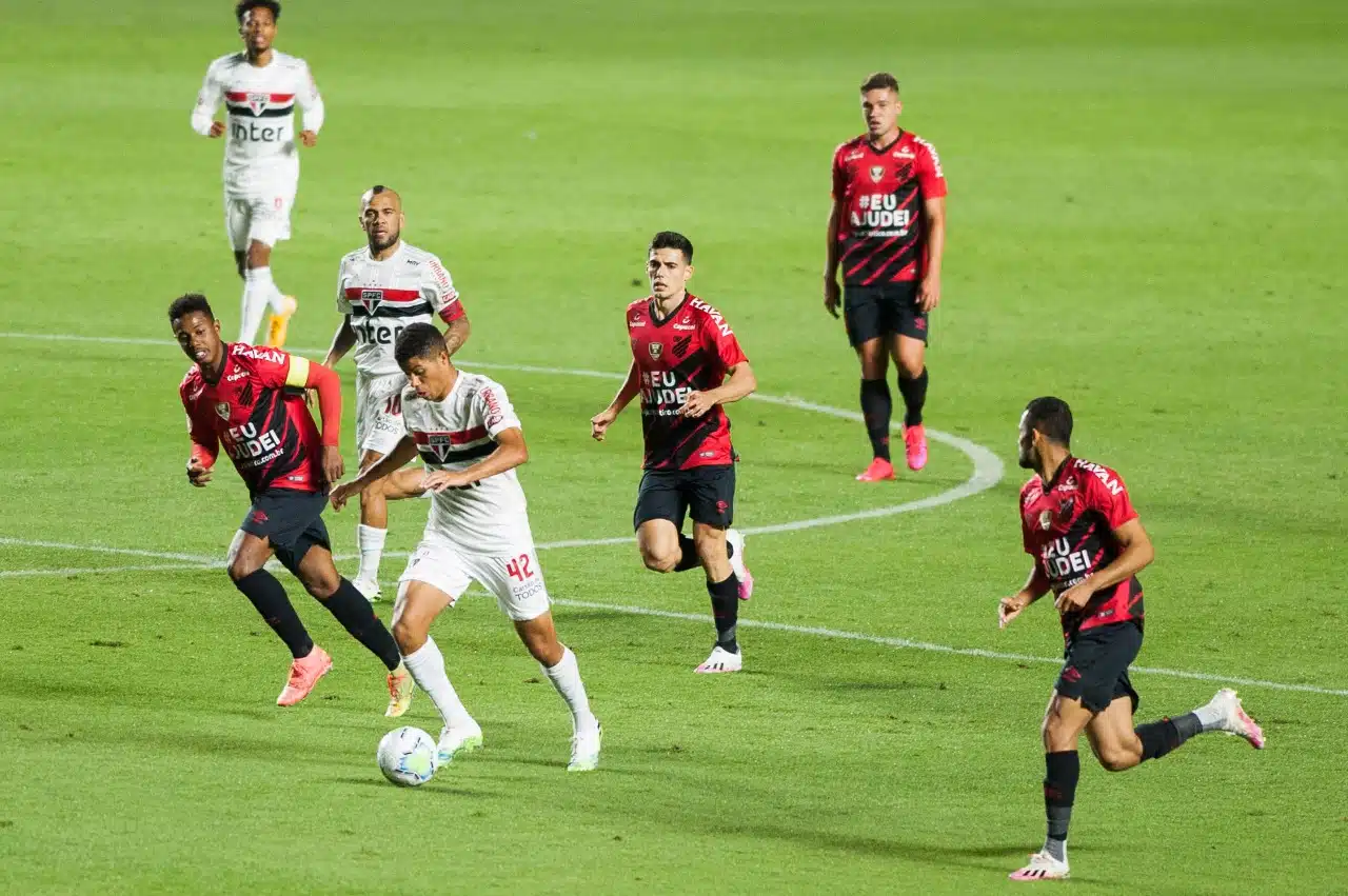 São Paulo e Athletico Paranaense se enfrentam pela 30ª rodada do Brasileirão
