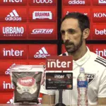 Juanfran falou com os jornalistas após derrota do São Paulo para o Internacional