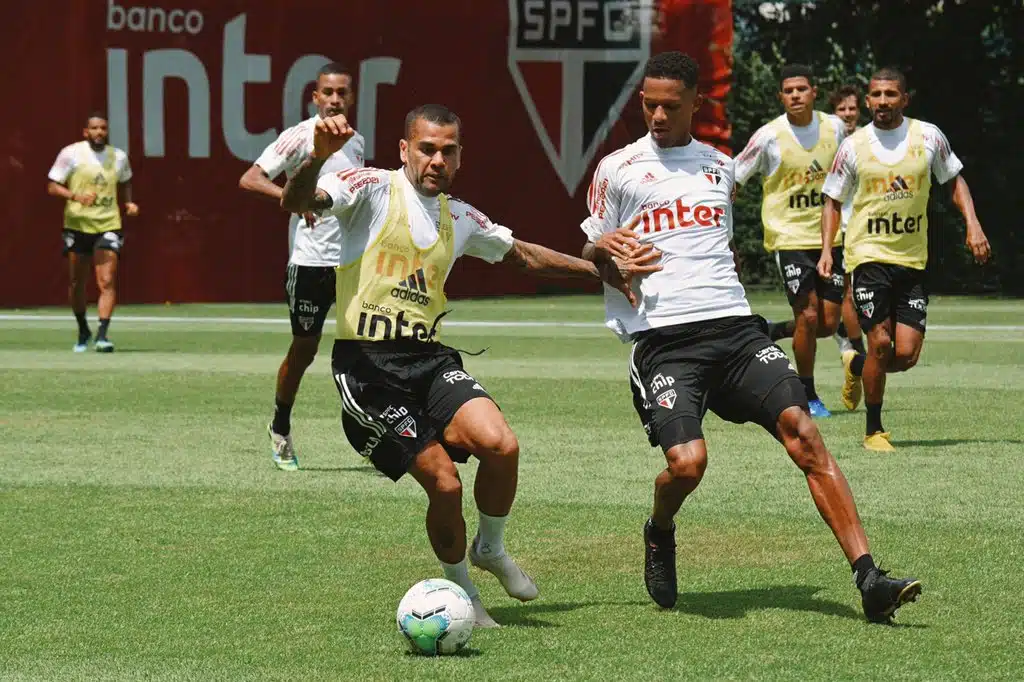 O São Paulo enfrenta o Atlético Goianiense no próximo domingo