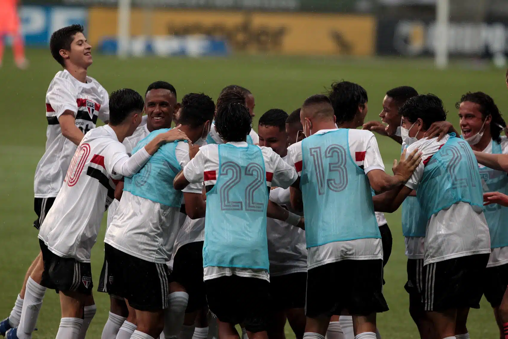 Time sub-17 do São Paulo vence o Palmeiras no Allianz Parque