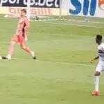 O goleiro Tiago Volpi falou após a derrota do São Paulo para o Santos no Brasileirão