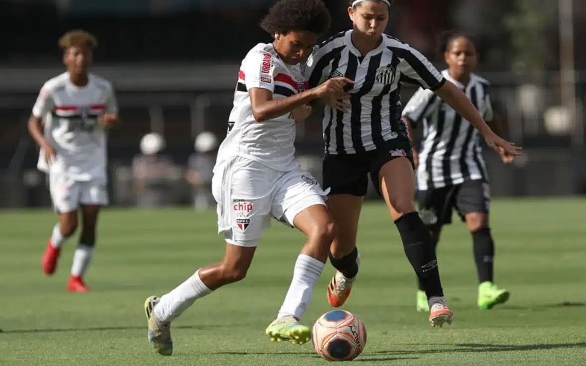São Paulo e Santos se enfrentam pelo Brasileirão Feminino
