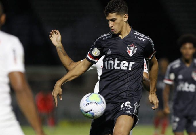 Vitor Bueno não é mais jogador do São Paulo