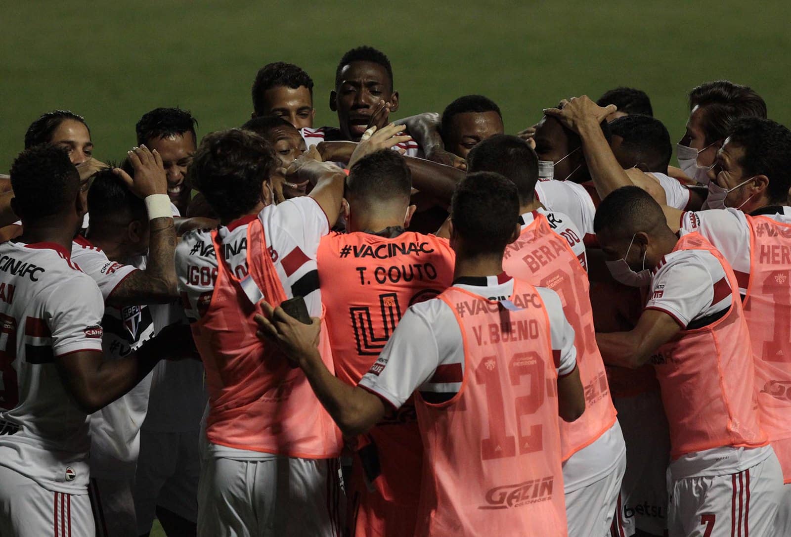 Com time alternativo, SPFC pode se garantir nas oitavas da Libertadores