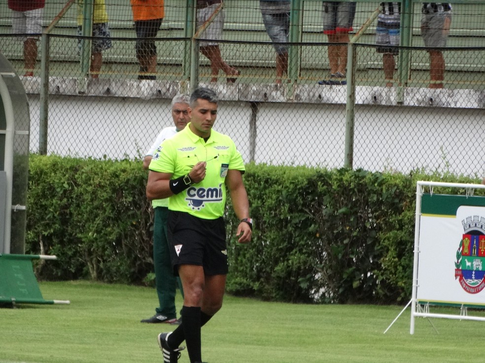 Felipe Fernandes de Lima apita São Paulo e Ceará