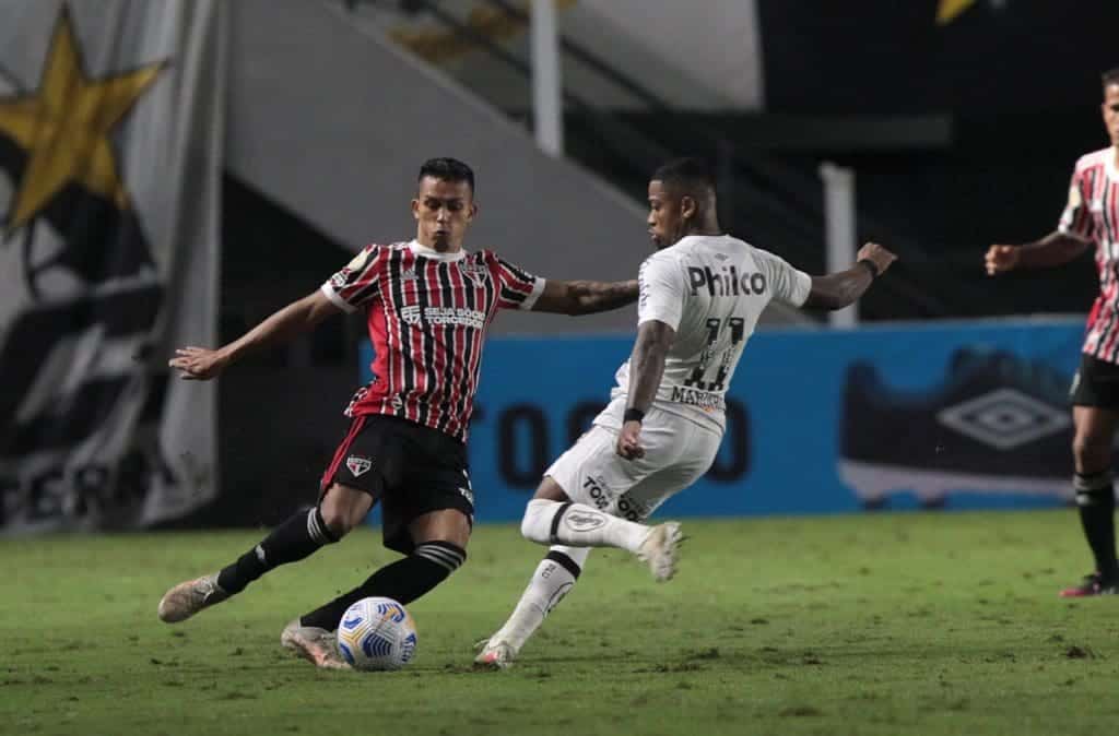 Lateral-direita do São Paulo: Orejuela treina com o grupo, mas Igor Vinícius segue fora