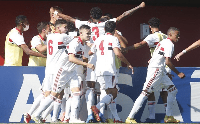 São Paulo arranca empate no fim do jogo contra o Flamengo