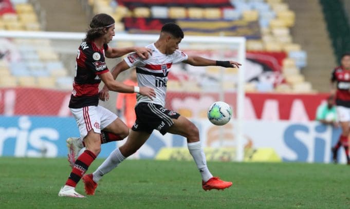 Flamengo x São Paulo: desfalques, escalações e onde assistir
