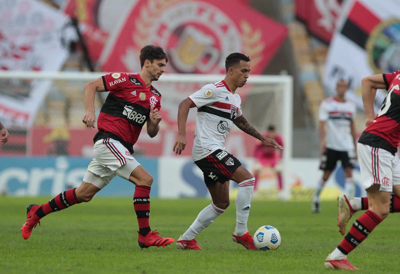 Tricolor sofre cinco gols pela primeira vez sob comando de Hernán Crespo