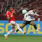 São Paulo e Inter se enfrentando pelo Campeonato Brasileiro