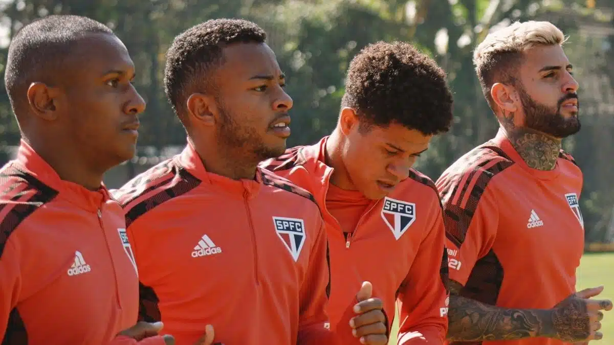 De olho no Flamengo, o elenco do São Paulo se reapresenta no CT da Barra Funda