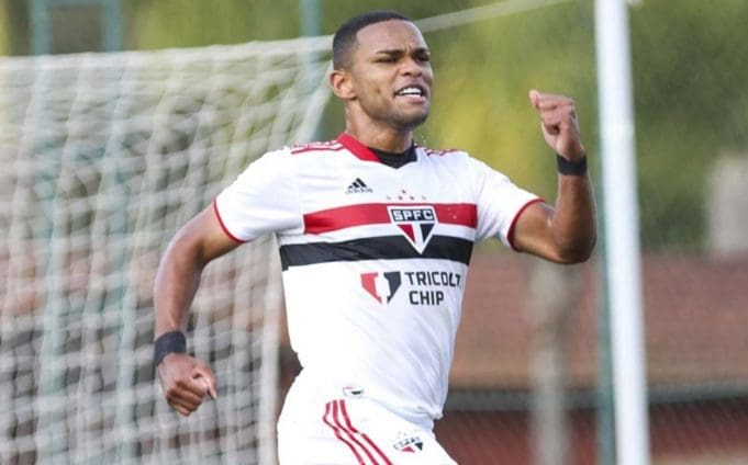 São Paulo vai a campo com três zagueiros para duelo contra o América-MG