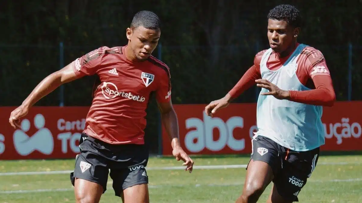 Arboleda pode retornar ao time titular do São Paulo contra o Palmeiras