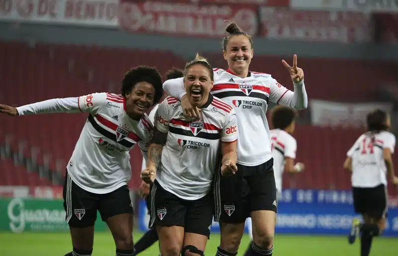 São Paulo enfrenta o Santos pelo Campeonato Paulista Feminino