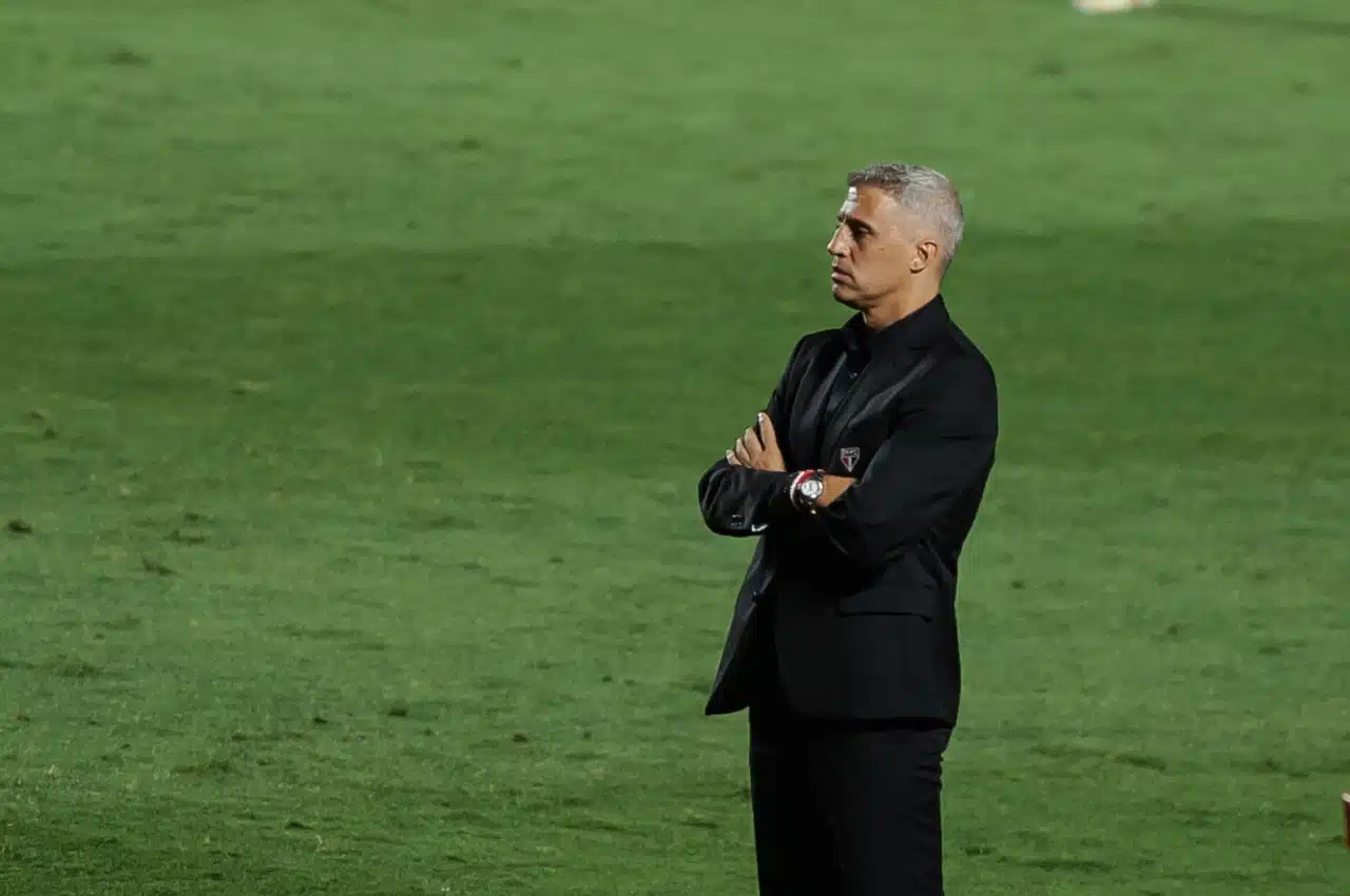 Arnaldo Ribeiro: "Trocar o treinador agora, pagar uma multa alta e trazer quem?"