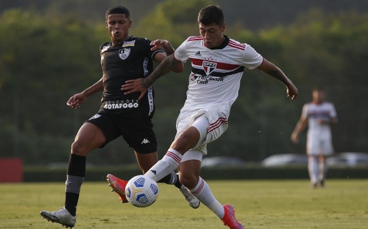 São Paulo abre dois de vantagem, mas leva virada do Botafogo no Brasileirão Sub-20
