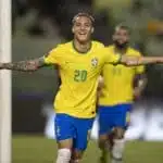 Em estreia na Seleção Brasileira principal, Antony marca e ajuda na vitória contra a Venezuela
