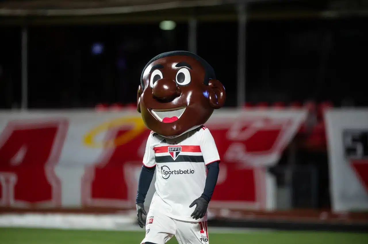 Diamantinho reaparece no Morumbi como mascote do São Paulo