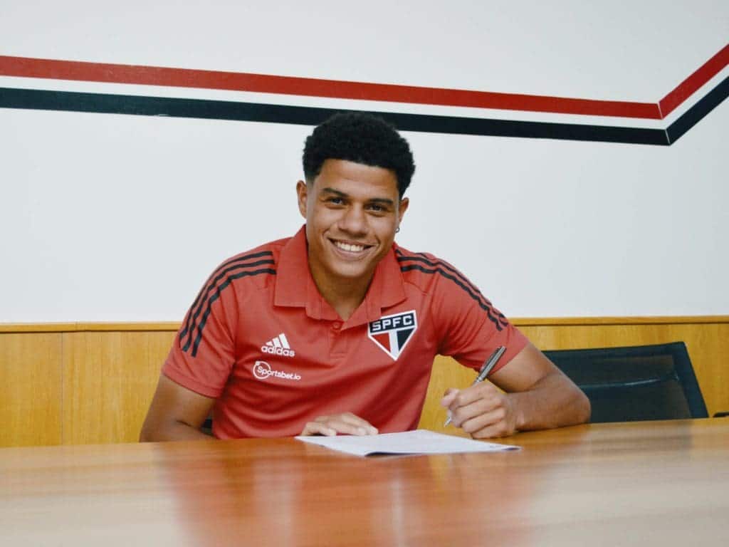 Gabriel Sara tem contrato renovado com o São Paulo