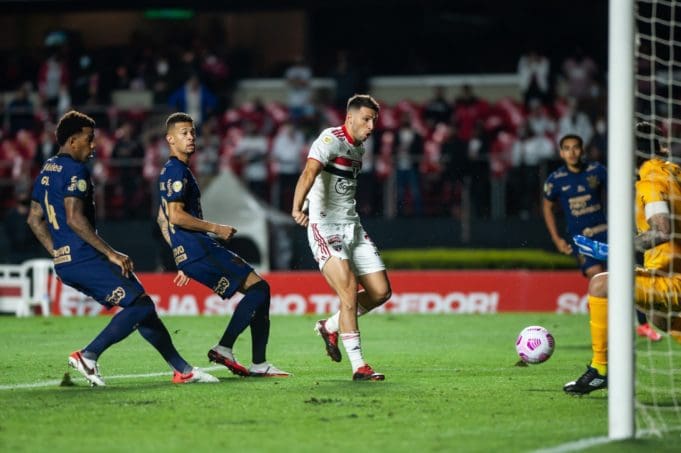 Reveja o gol de Calleri e os melhores momentos de São Paulo 1x0 Corinthians