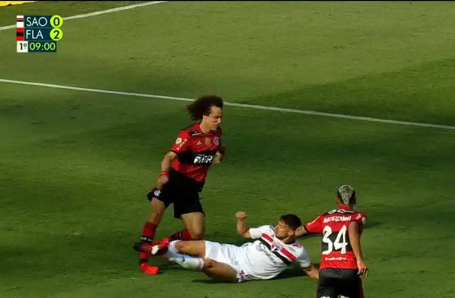 Calleri se pronuncia sobre expulsão contra o Flamengo: "Prejudiquei a equipe"