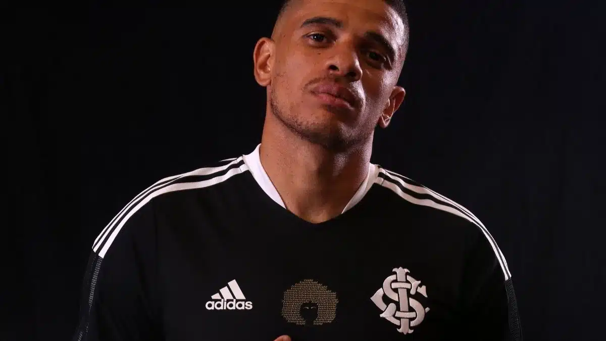 SPFC não aprovou camisa preta e branca confeccionada pela Adidas em ação contra o racismo