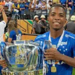 São Paulo negocia a contratação de zagueiro Cacá, ex-Cruzeiro