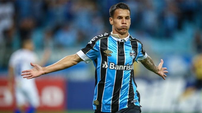 De acordo com jornalista, Ferreirinha chegaria junto com Douglas Costa no São Paulo