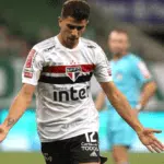 Vitor Bueno aguarda ofertas, mas deve ser atleta do Athletico-PR