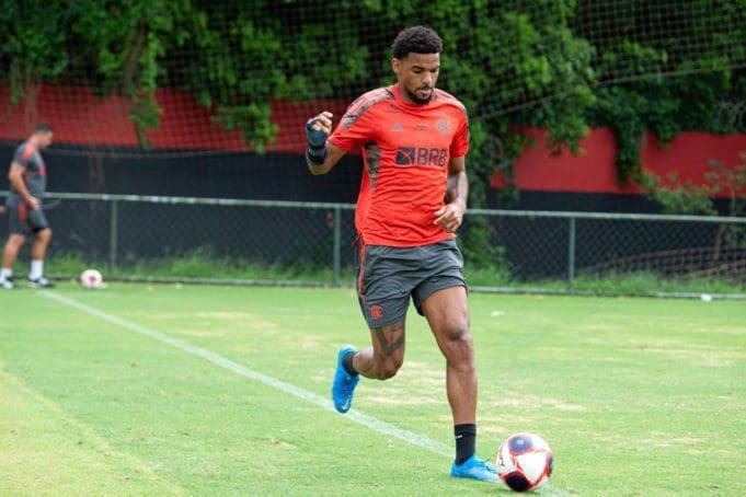 São Paulo estuda contratação de zagueiro que jogou a temporada 2021 pelo Flamengo