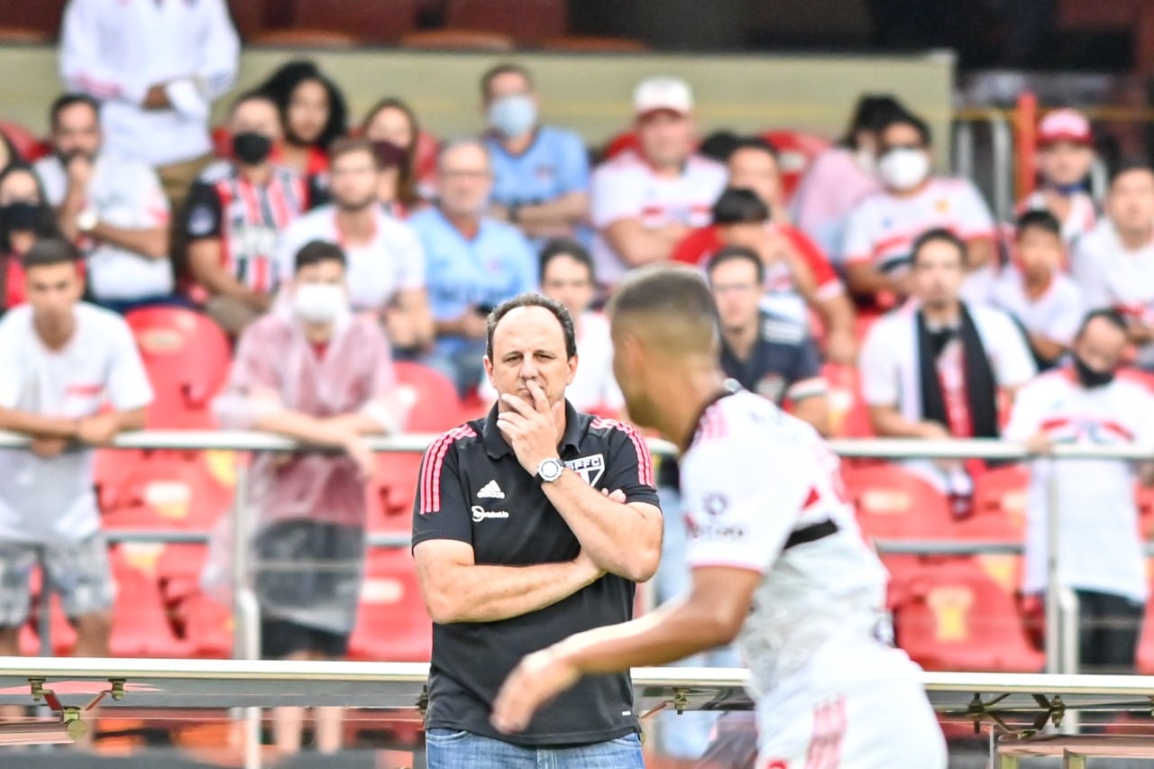 "Não tem como o torcedor sair feliz", afirma Rogério Ceni após empate do SPFC