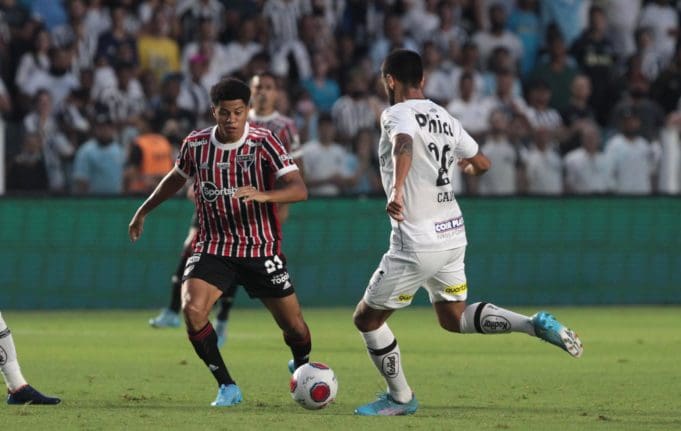 Confira algumas estatísticas da vitória por 3x0 do São Paulo sobre o Santos na partida que aconteceu neste domingo na Vila Belmiro.